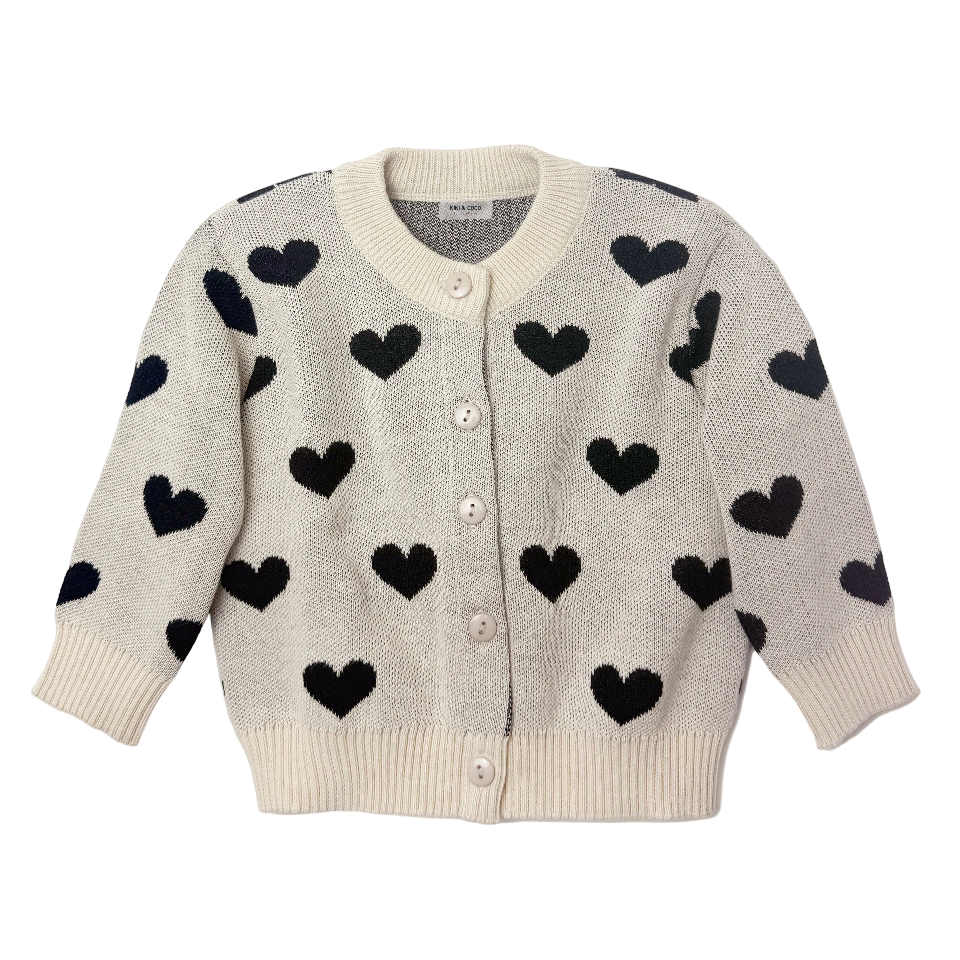 Chompa tejida corazones negros