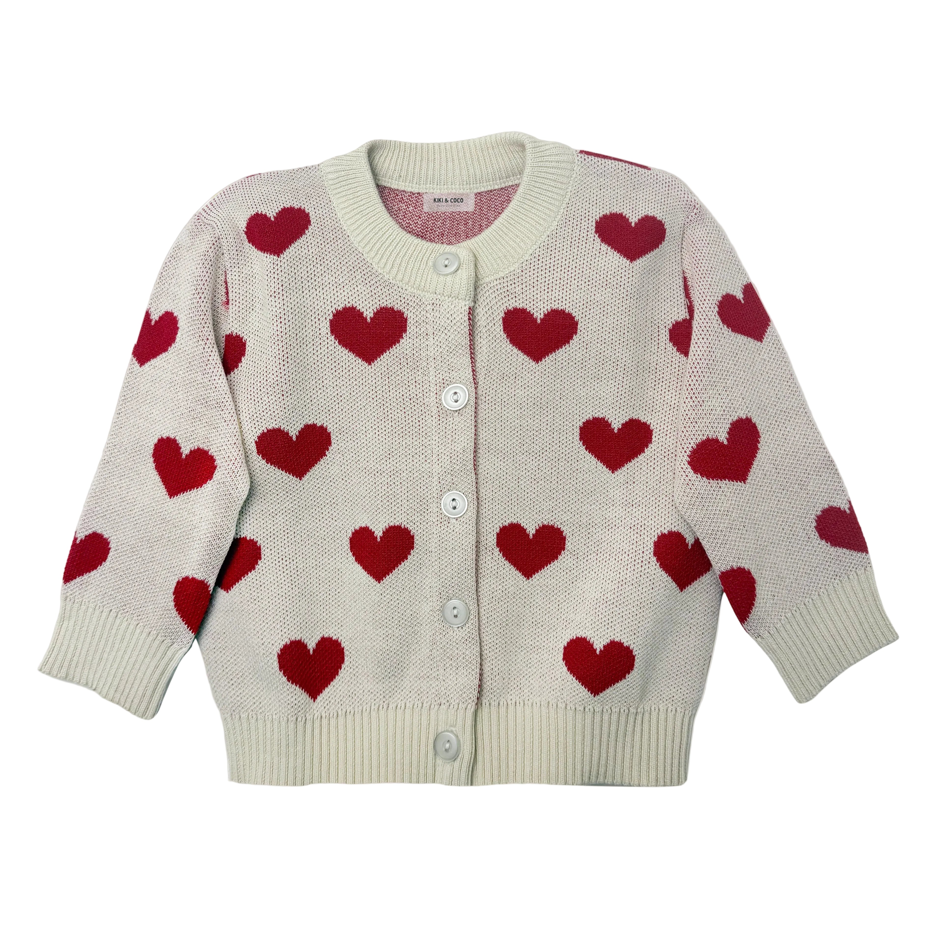 Chompa tejida corazones rojos